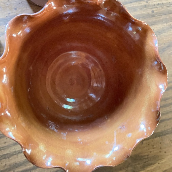 Handmade ruffled edge pottery bowl with wax insert and candle - Picture 4 of 6